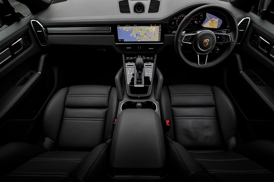 Торпедо Porsche Cayenne Coupe 2020 года  (JP) (фото 12 из 21)